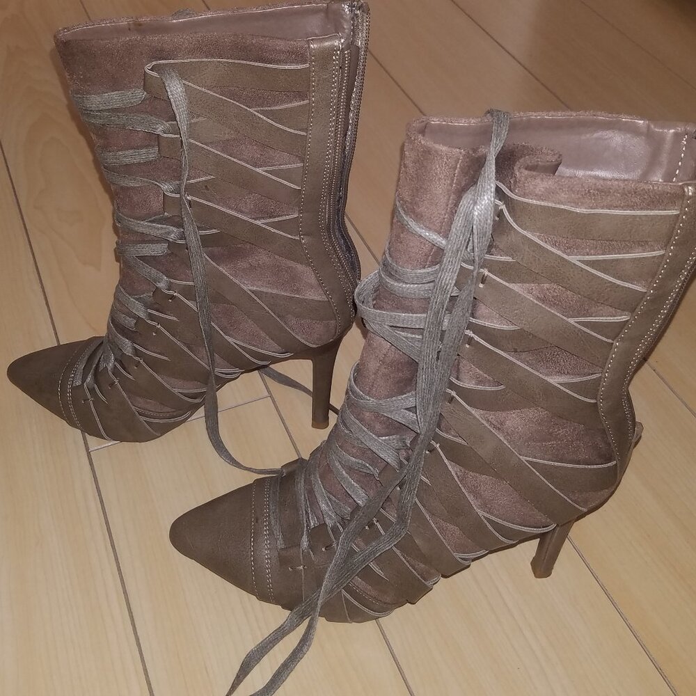 Forever Women's Size 7 Taupe Lace Up Pointed Toe Boots